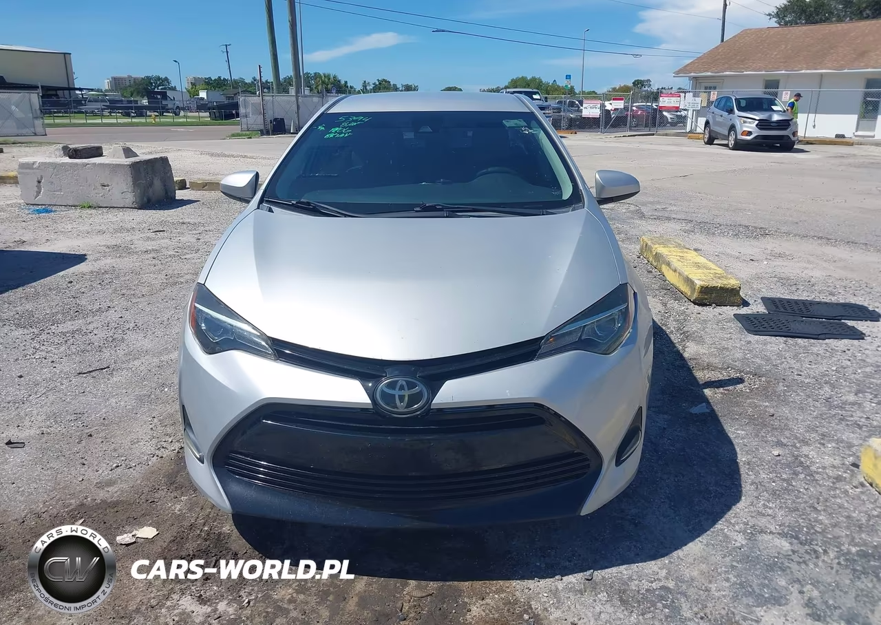 2018 Toyota Corolla Le VIN:5YFBURHE8JP837863 - 12
