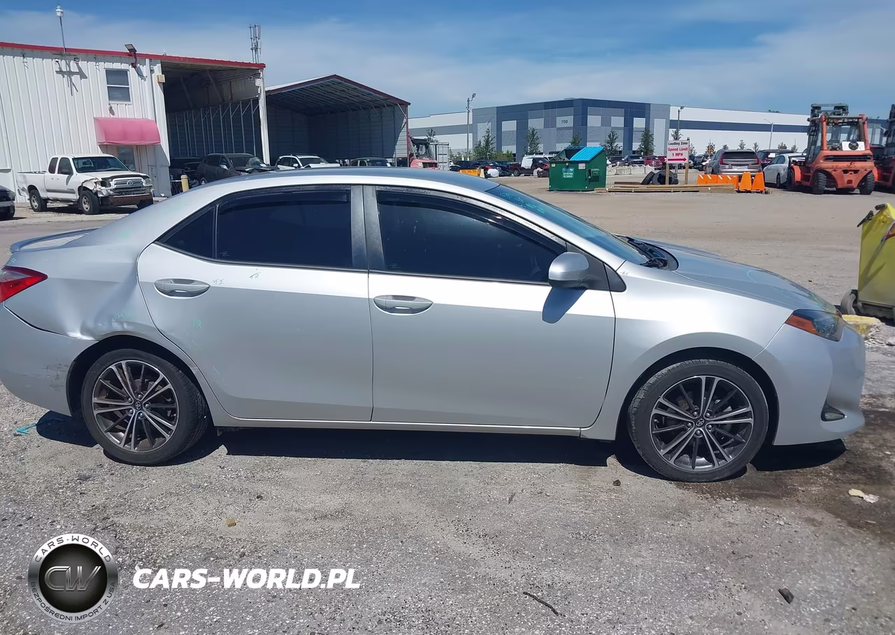 2018 Toyota Corolla Le VIN:5YFBURHE8JP837863 - 13