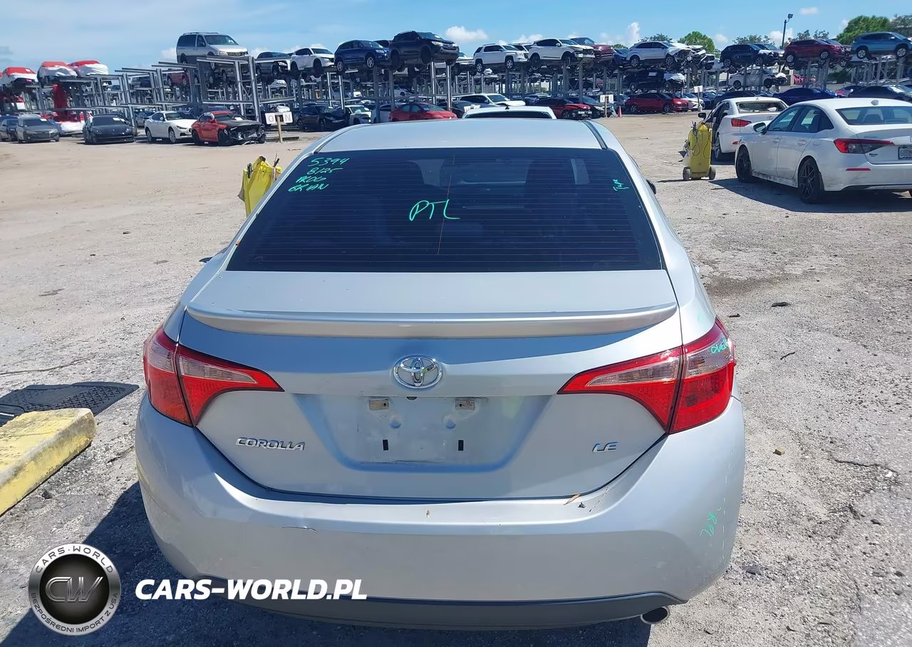 2018 Toyota Corolla Le VIN:5YFBURHE8JP837863 - 16