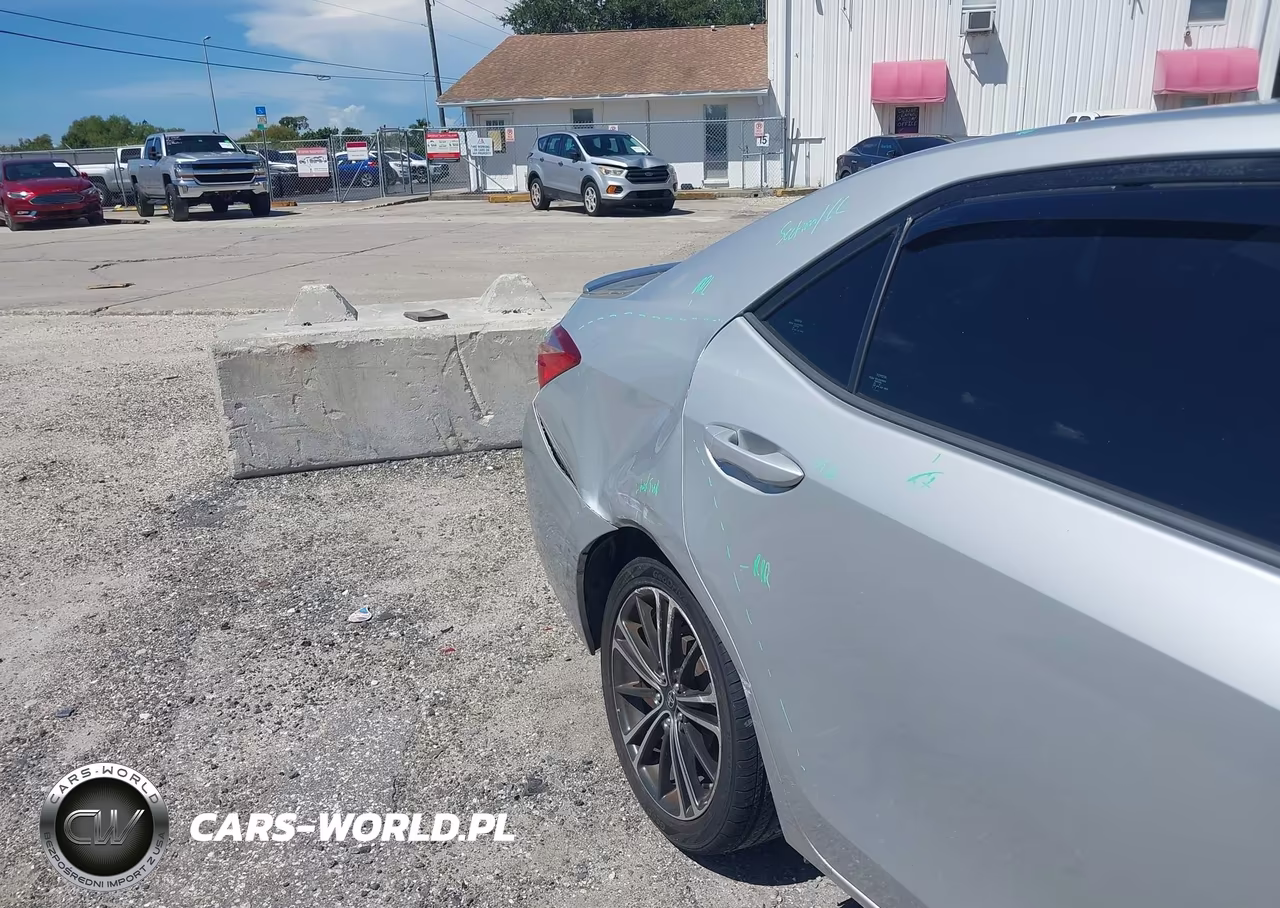 2018 Toyota Corolla Le VIN:5YFBURHE8JP837863 - 6