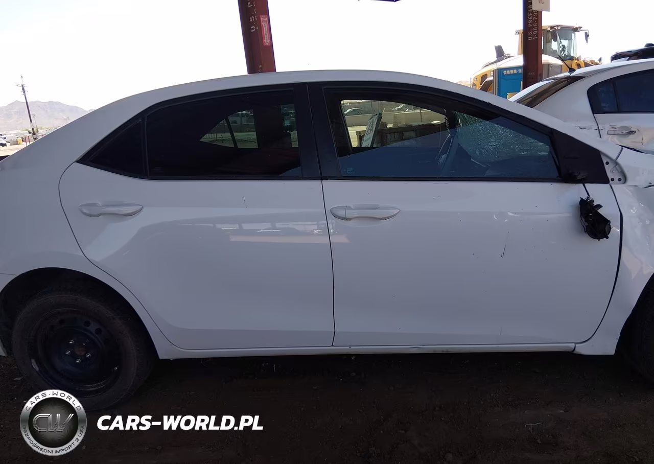 2018 Toyota Corolla Le VIN:2T1BURHE5JC075043 - 13
