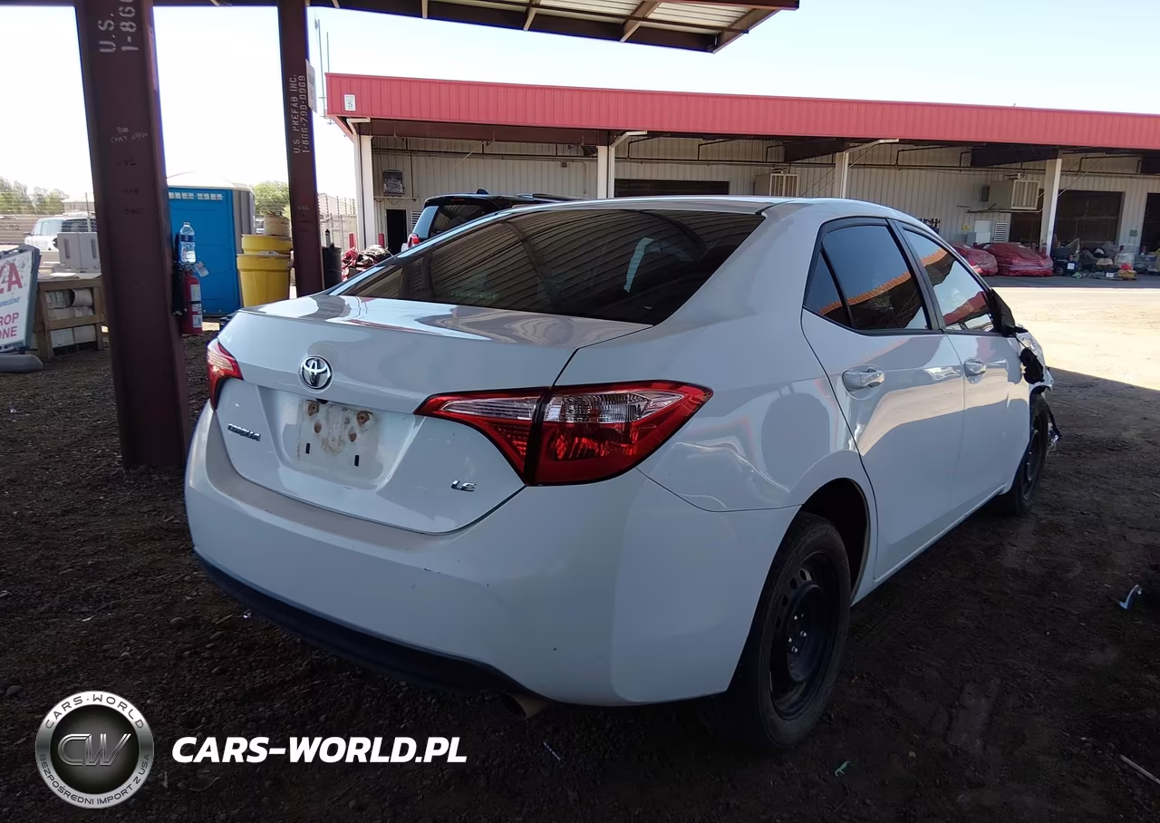 2018 Toyota Corolla Le VIN:2T1BURHE5JC075043 - 4
