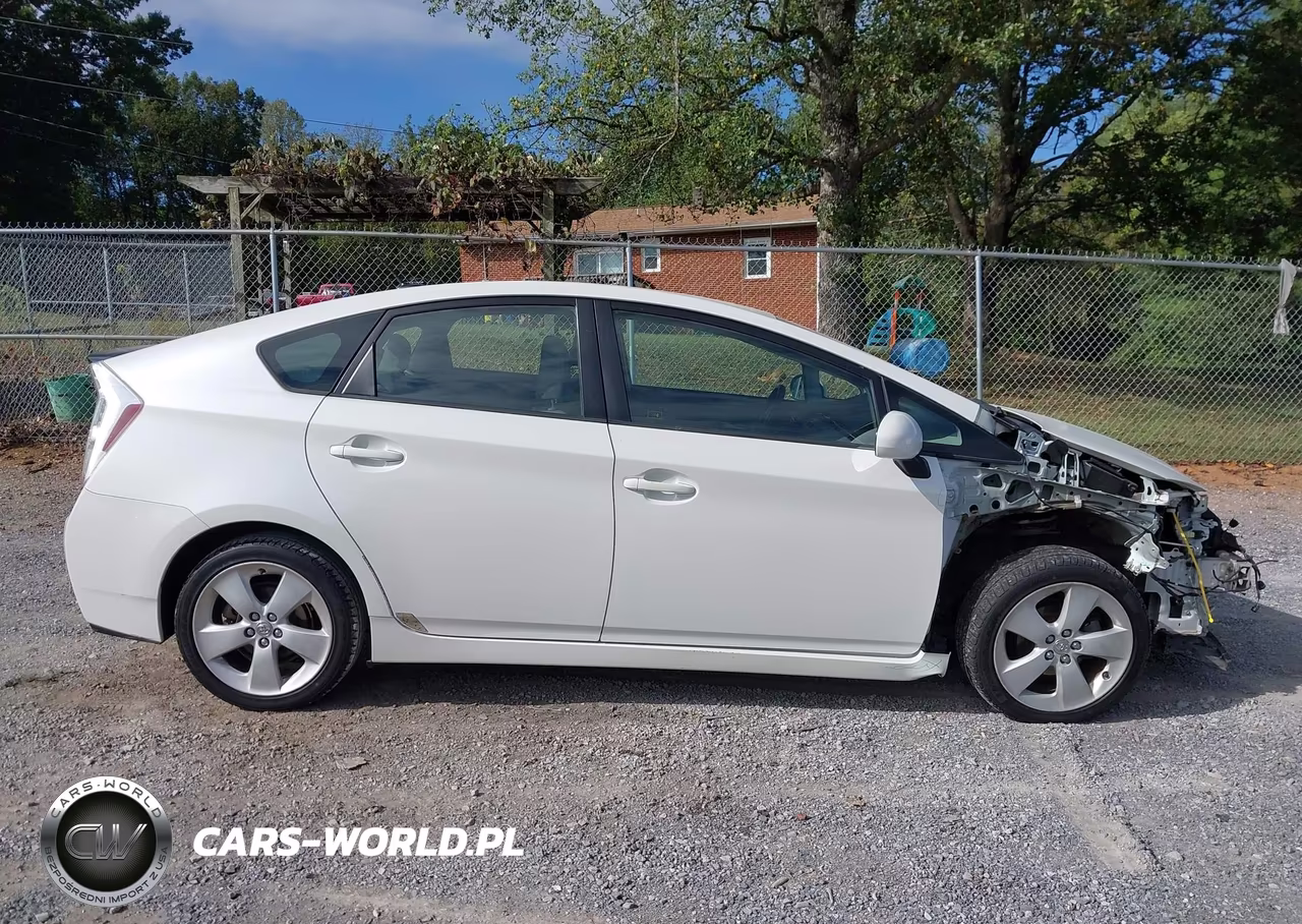 2011 Toyota Prius Two VIN:JTDKN3DU2B0275428 - 13