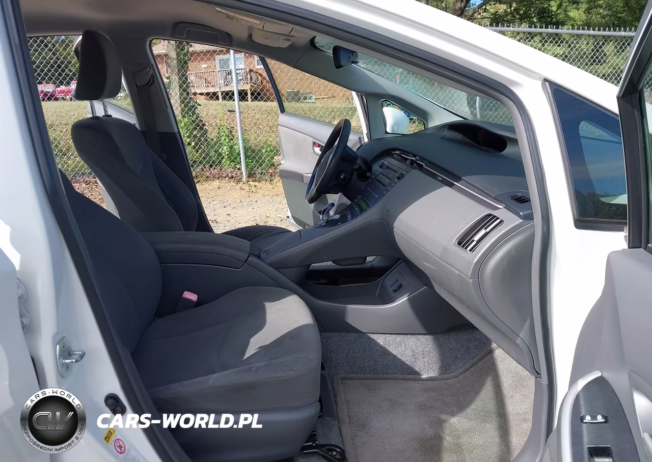2011 Toyota Prius Two VIN:JTDKN3DU2B0275428 - 5