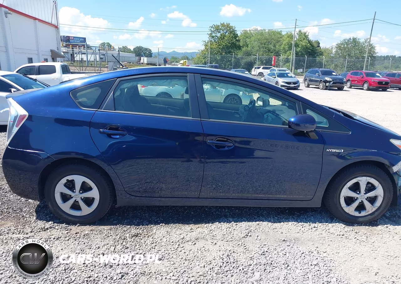 2015 Toyota Prius Two VIN:JTDKN3DU6F0408875 - 12