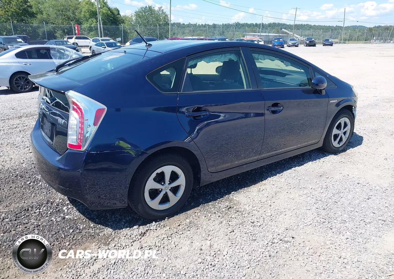 2015 Toyota Prius Two VIN:JTDKN3DU6F0408875 - 4