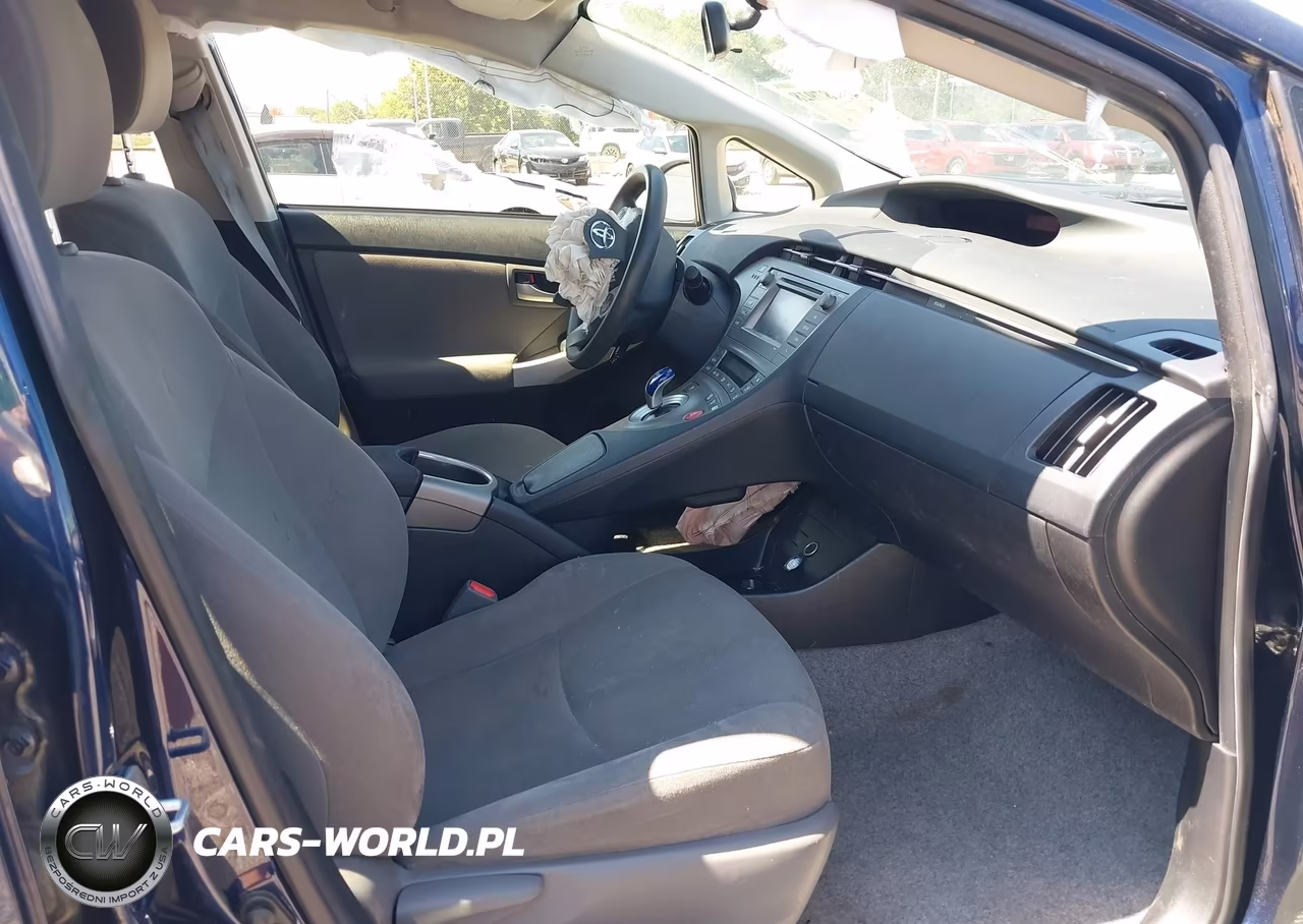 2015 Toyota Prius Two VIN:JTDKN3DU6F0408875 - 5