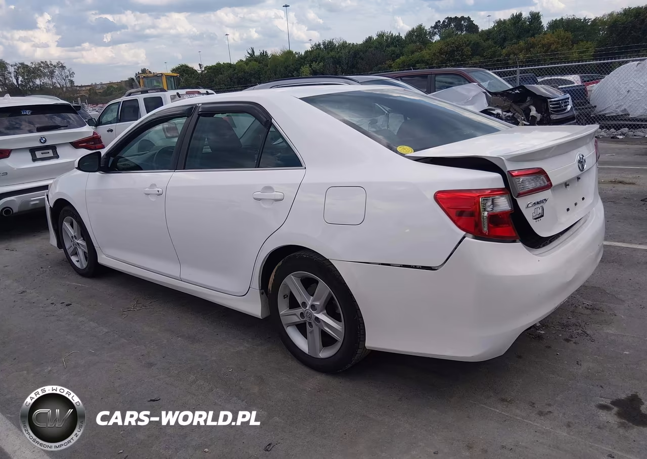 2014 Toyota Camry Se VIN:4T1BF1FK6EU305794 - 3