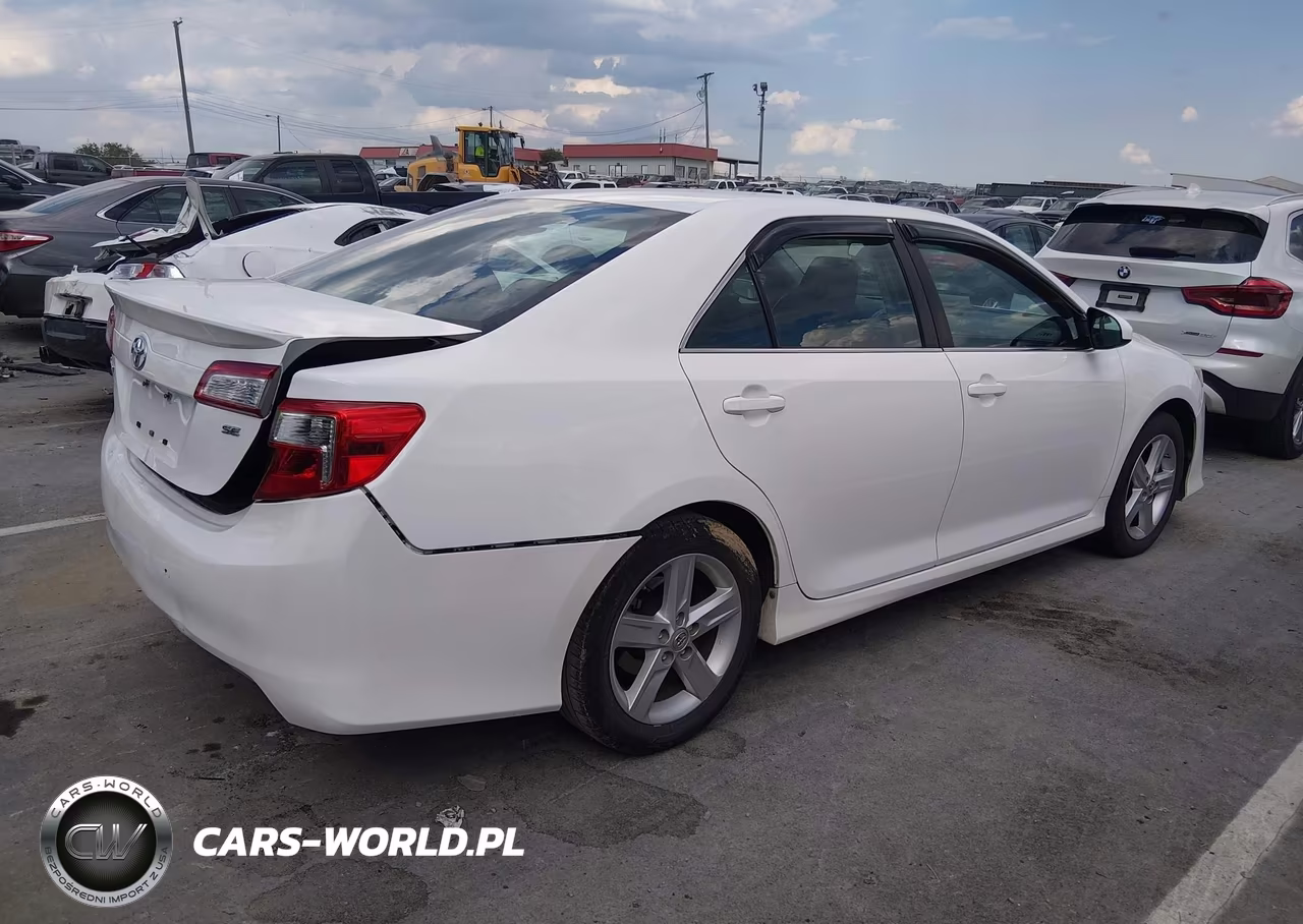 2014 Toyota Camry Se VIN:4T1BF1FK6EU305794 - 4
