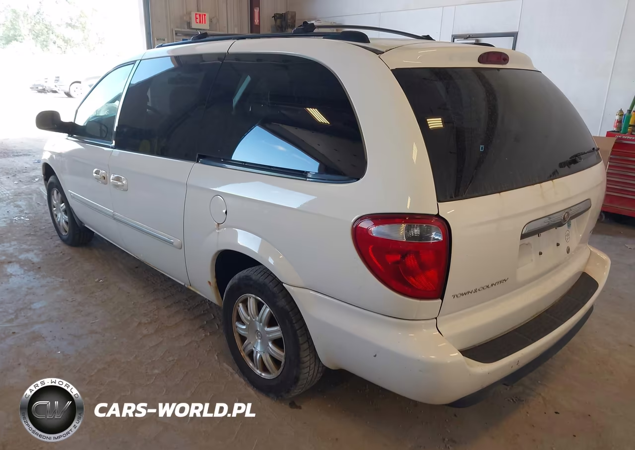 2005 Chrysler Town & Country Touring VIN:2C8GP54L85R582548 - 3