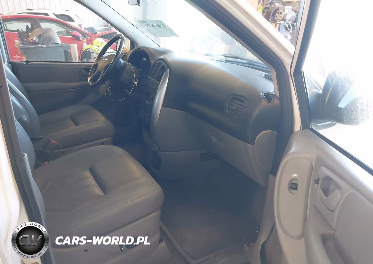 2005 Chrysler Town & Country Touring VIN:2C8GP54L85R582548 - 5