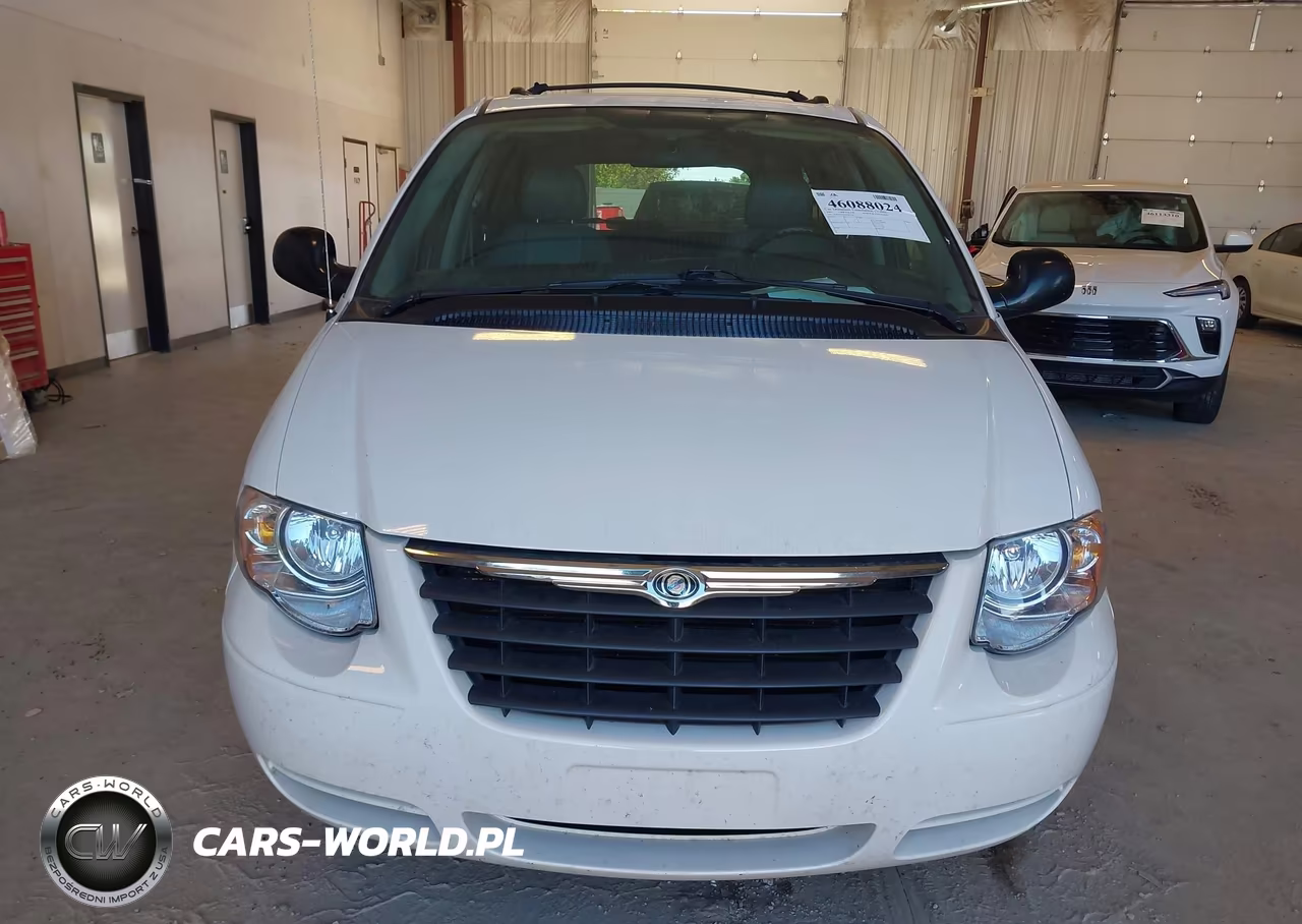 2005 Chrysler Town & Country Touring VIN:2C8GP54L85R582548 - 6