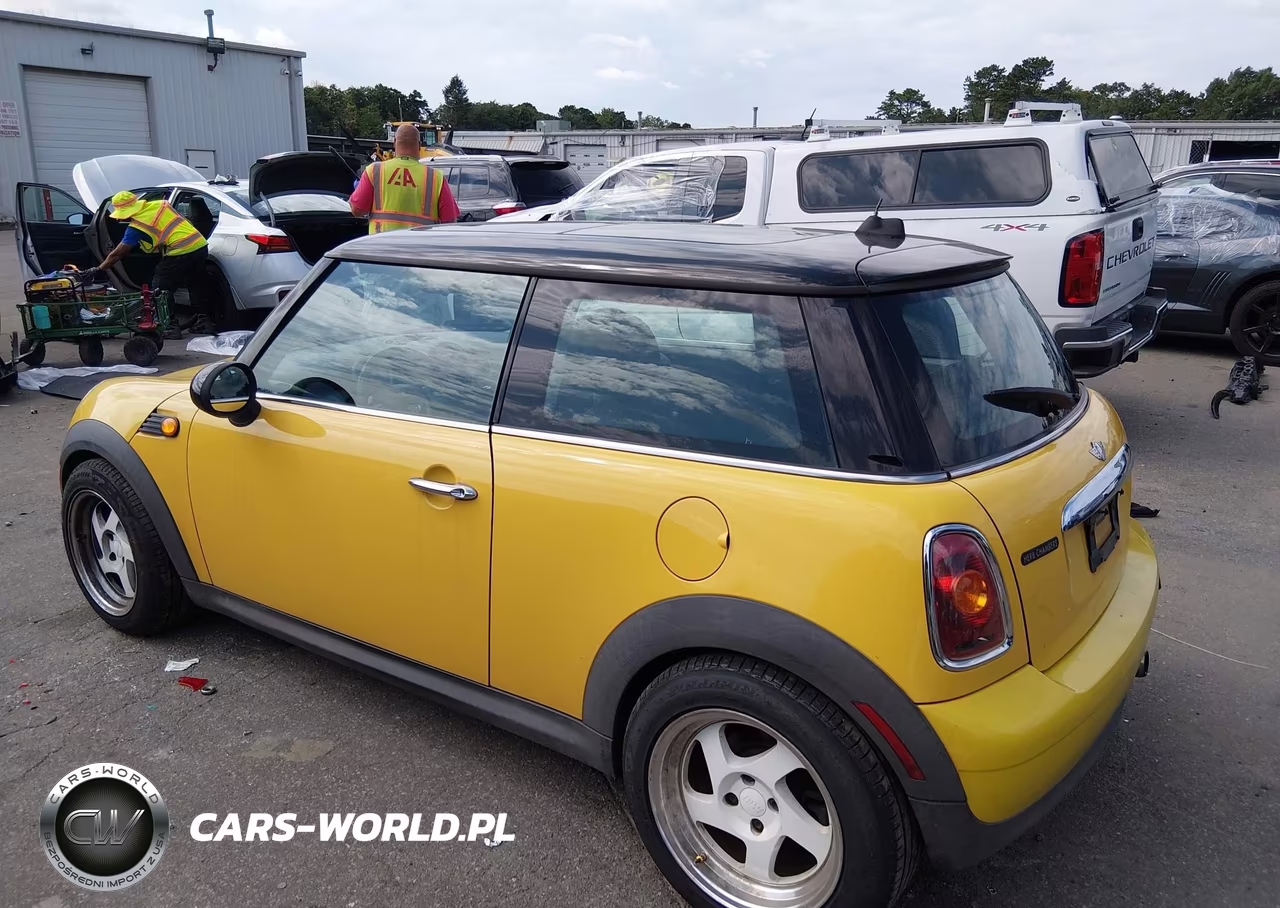 2009 Mini Cooper VIN:WMWMF33569TW71514 - 3
