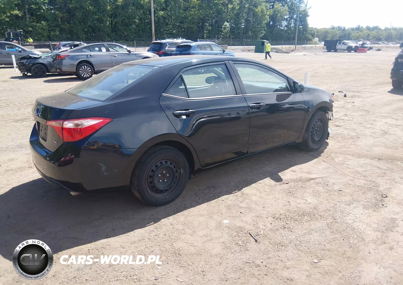 2017 Toyota Corolla Le VIN:5YFBURHE0HP682784 - 4
