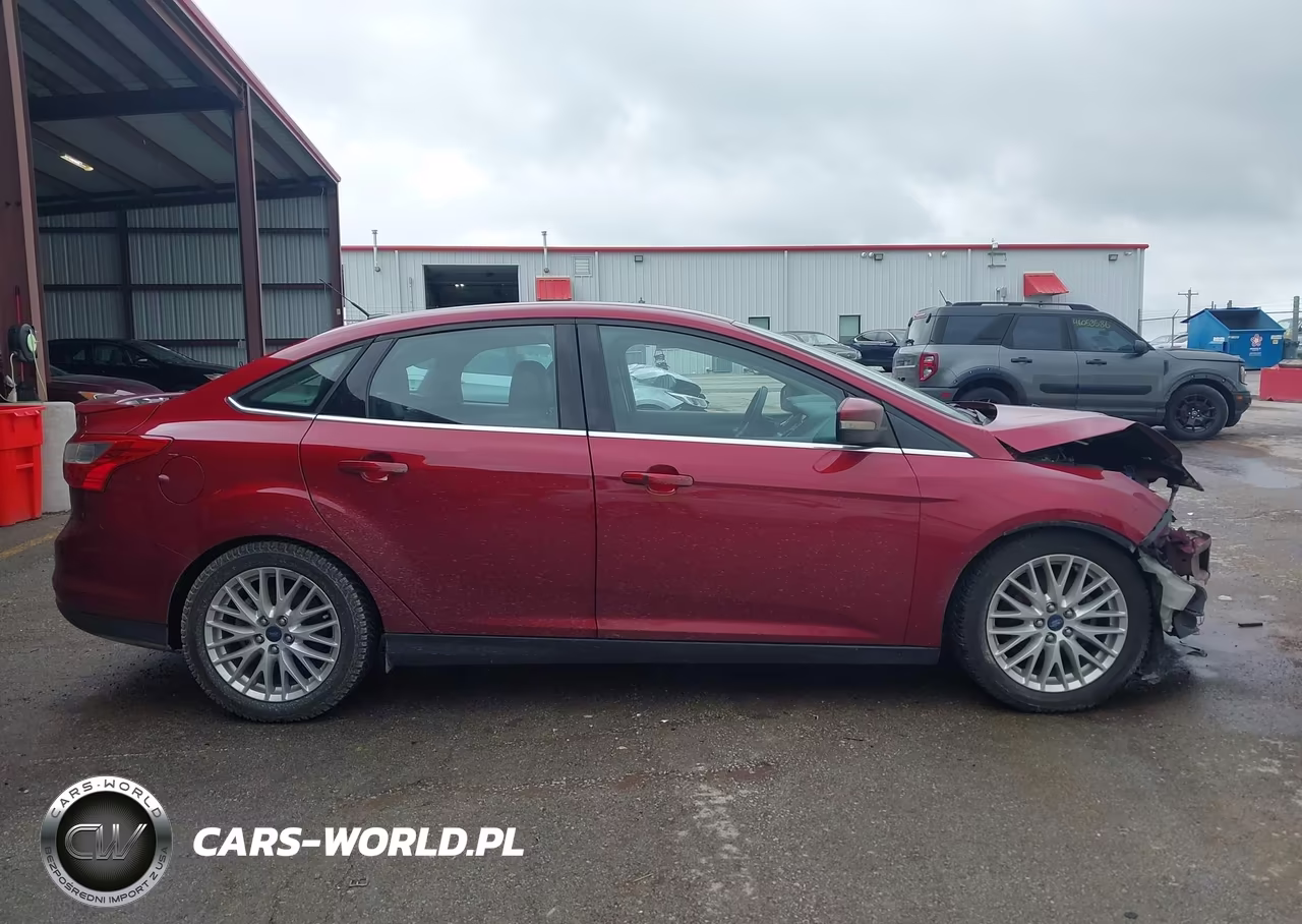 2014 Ford Focus Titanium VIN:1FADP3J22EL373177 - 14