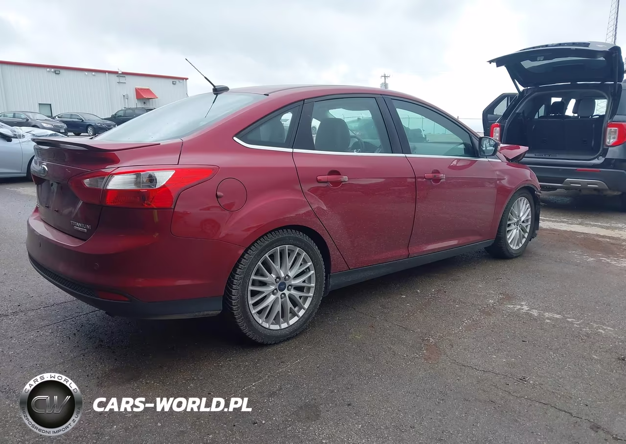 2014 Ford Focus Titanium VIN:1FADP3J22EL373177 - 4