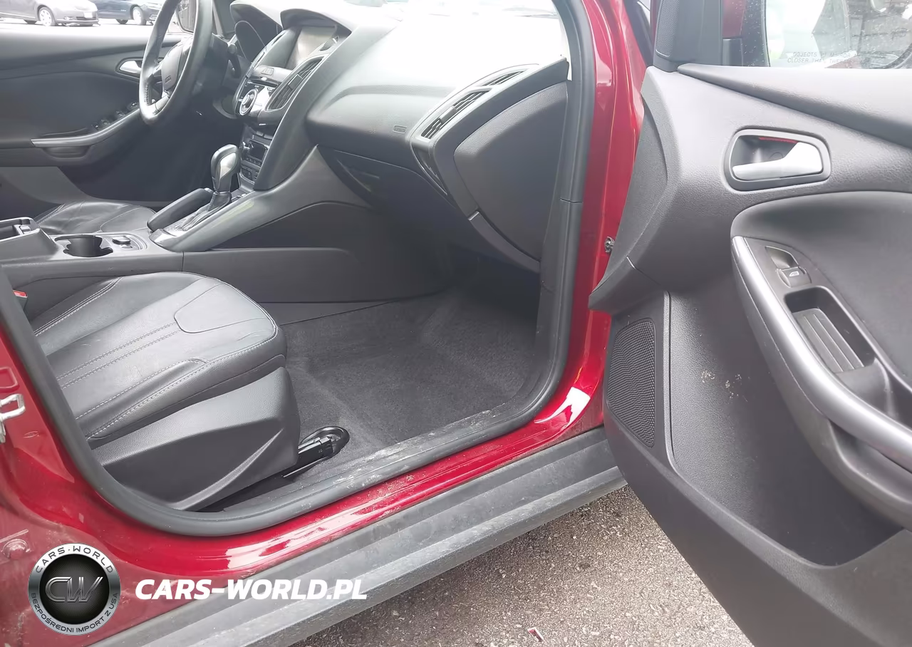 2014 Ford Focus Titanium VIN:1FADP3J22EL373177 - 5