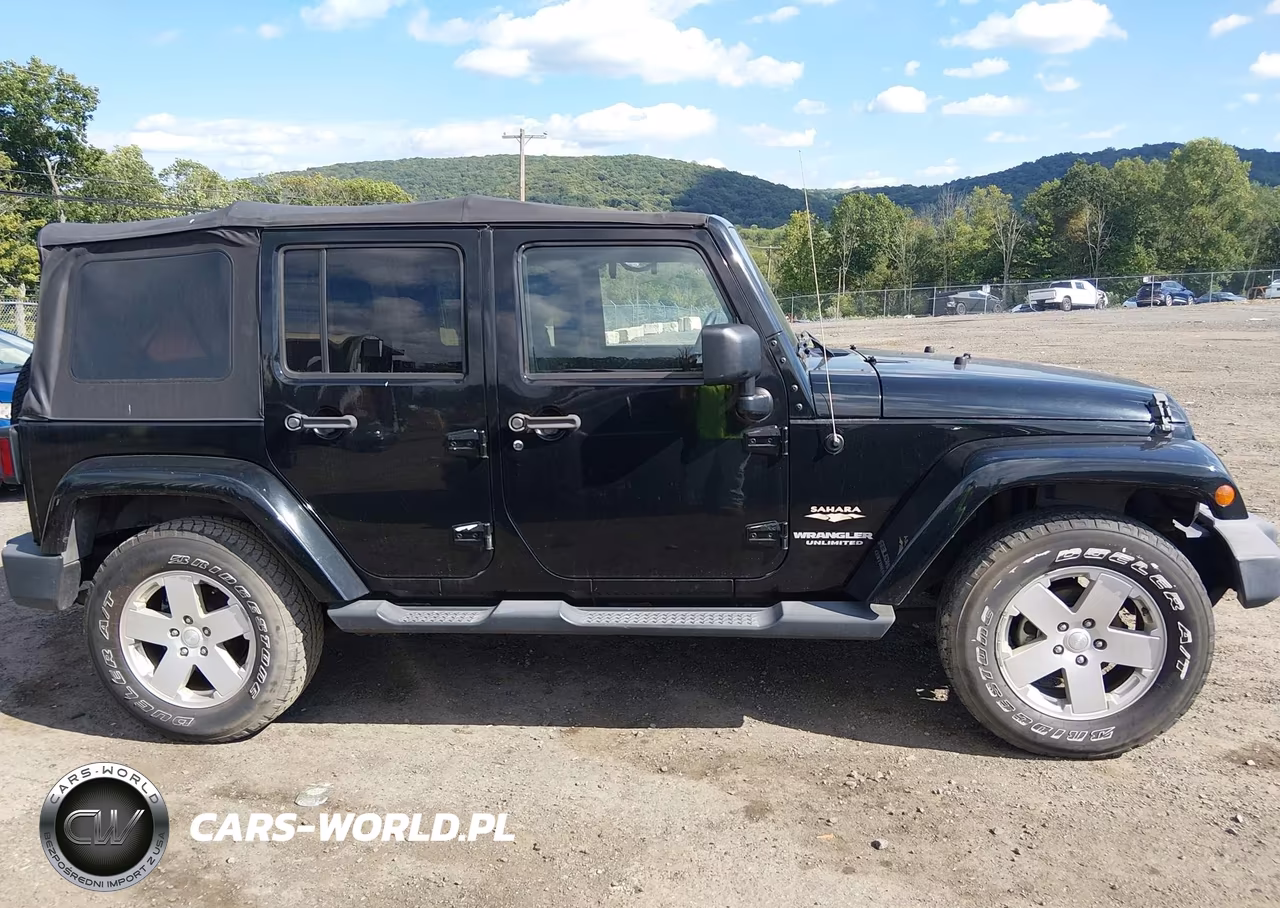 2012 Jeep Wrangler Unlimited Sahara VIN:1C4HJWEG5CL240219 - 12