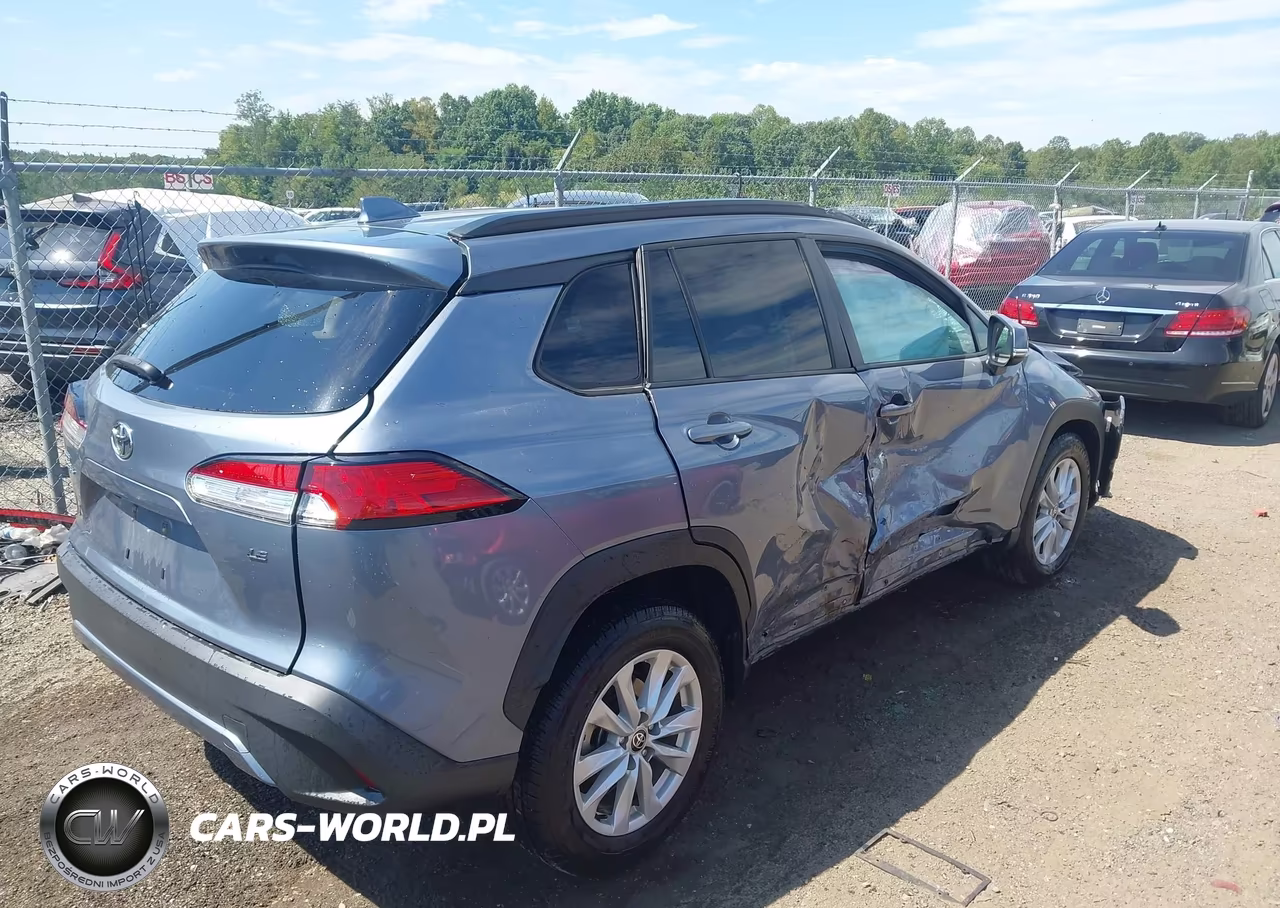 2022 Toyota Corolla Cross Le VIN:7MUBAAAG4NV001900 - 4