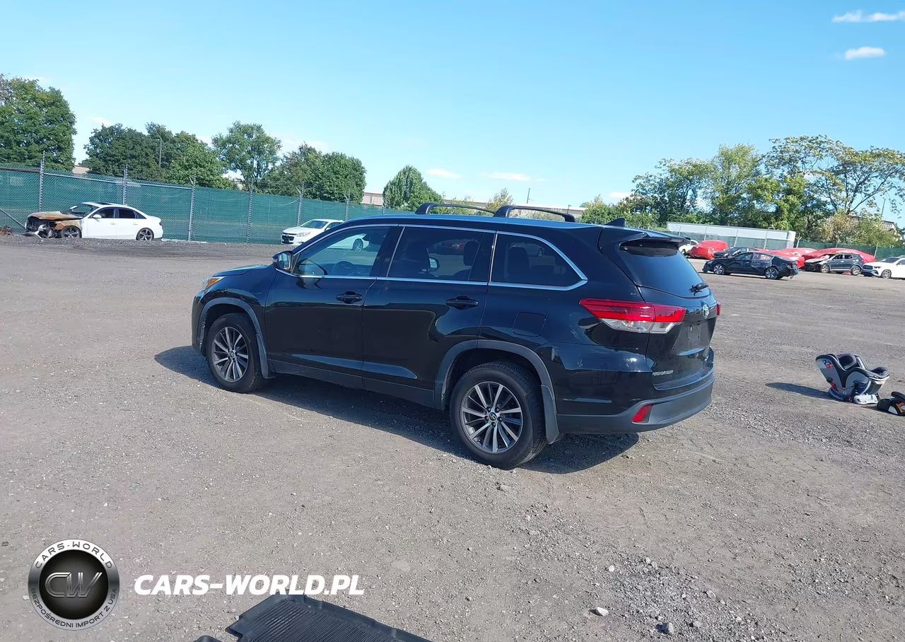 2019 Toyota Highlander Xle VIN:5TDJZRFH2KS617881 - 3
