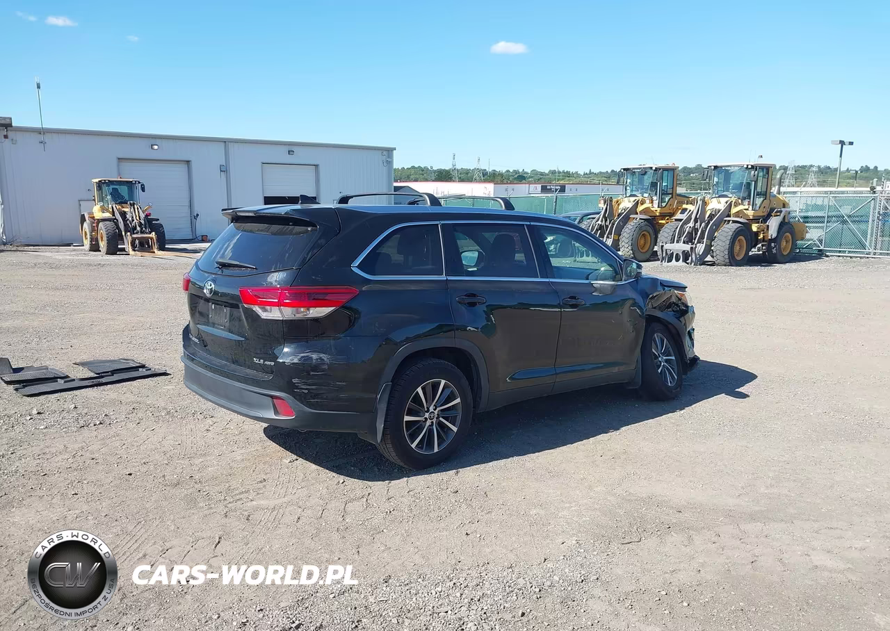 2019 Toyota Highlander Xle VIN:5TDJZRFH2KS617881 - 4