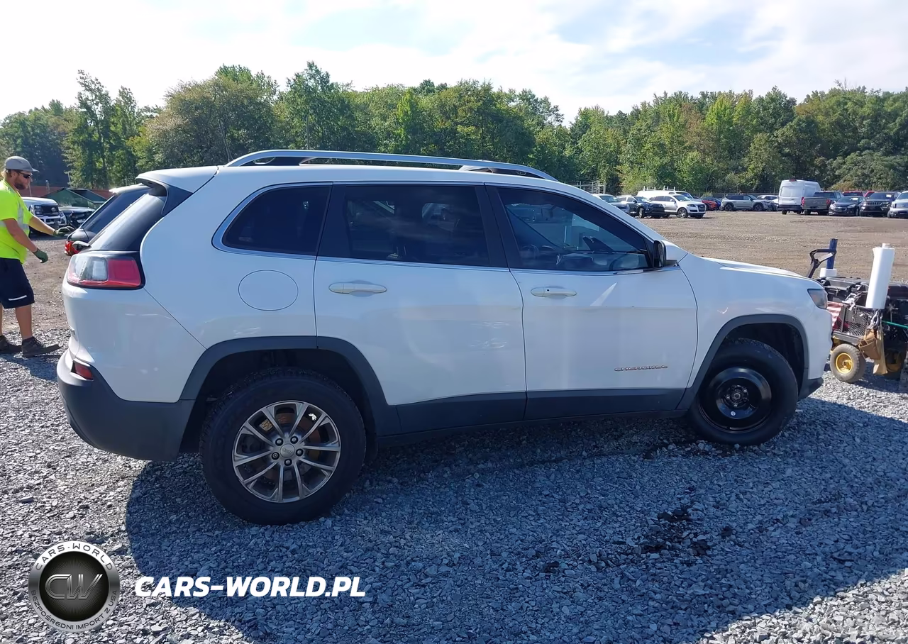2019 Jeep Cherokee Latitude Plus 4X4 VIN:1C4PJMLB8KD280813 - 13