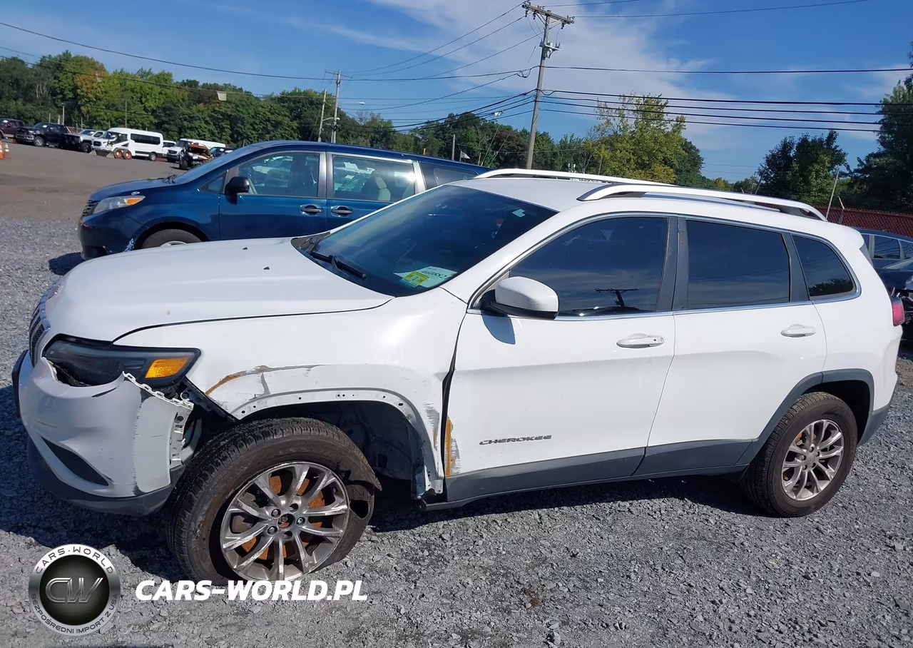 2019 Jeep Cherokee Latitude Plus 4X4 VIN:1C4PJMLB8KD280813 - 17
