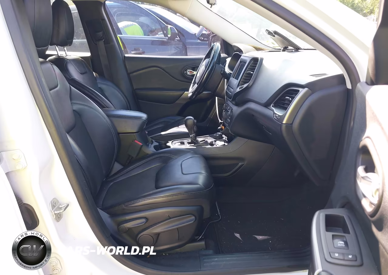 2019 Jeep Cherokee Latitude Plus 4X4 VIN:1C4PJMLB8KD280813 - 5