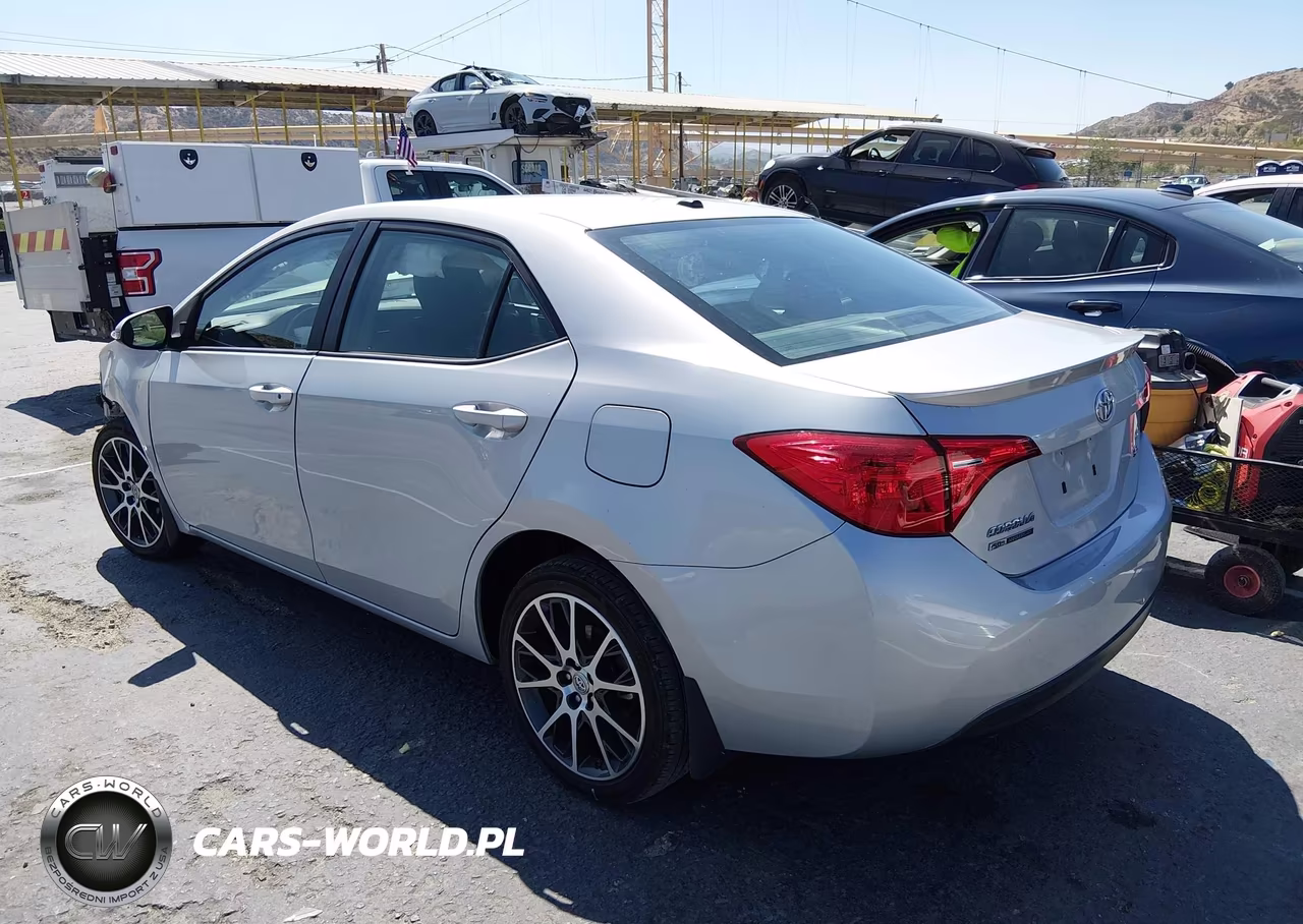 2017 Toyota Corolla Se Special Edition VIN:5YFBURHE8HP633347 - 3