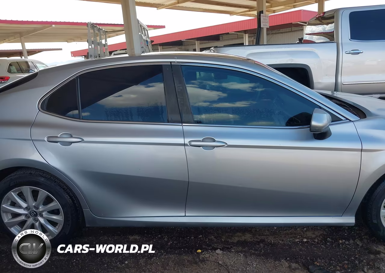 2018 Toyota Camry Le VIN:4T1B11HK3JU568315 - 13