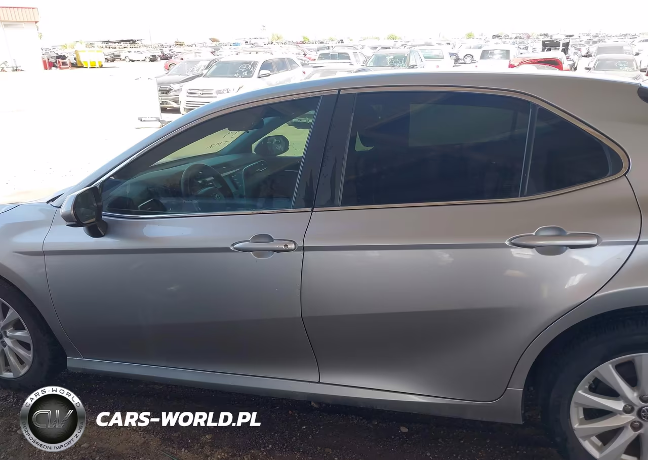 2018 Toyota Camry Le VIN:4T1B11HK3JU568315 - 14