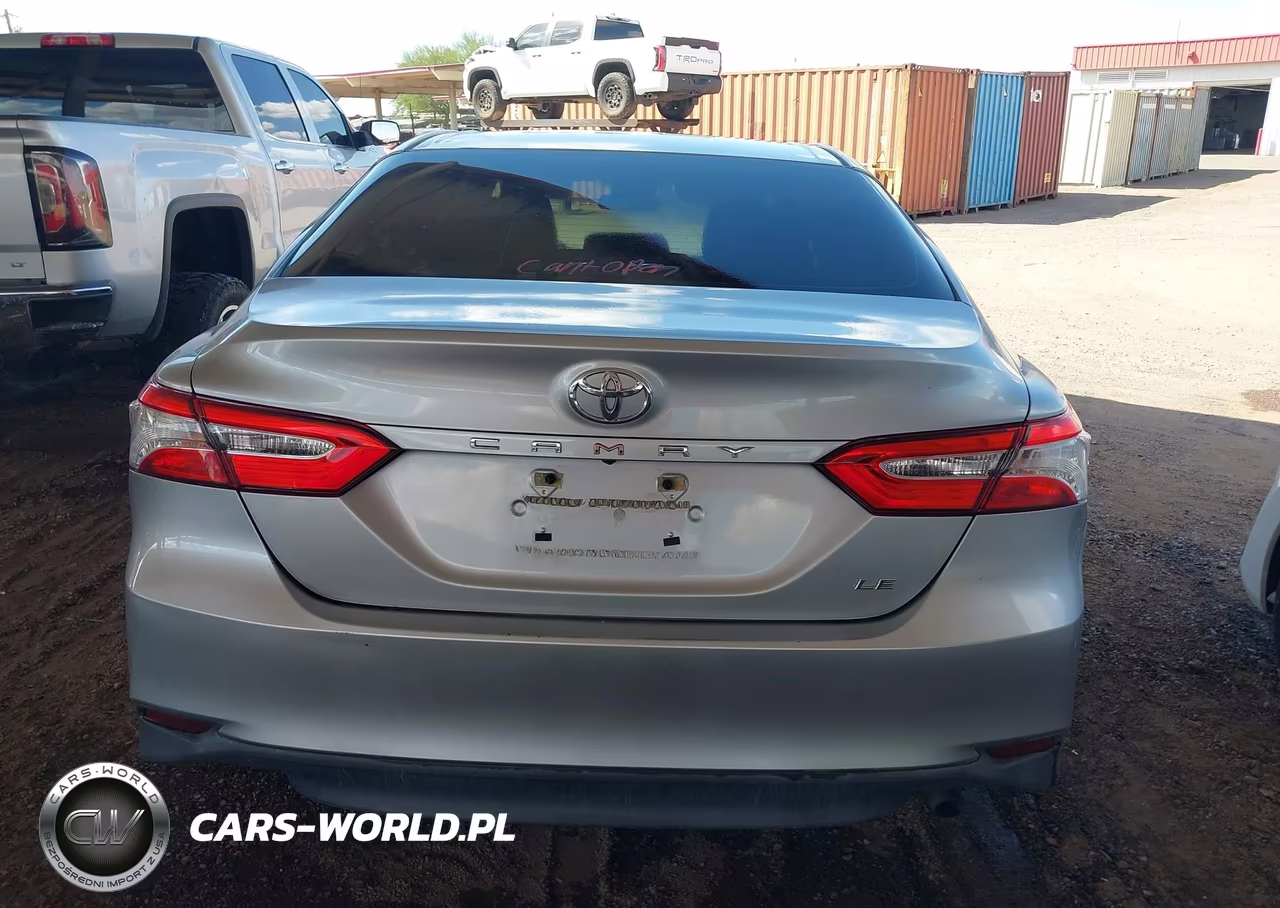 2018 Toyota Camry Le VIN:4T1B11HK3JU568315 - 16