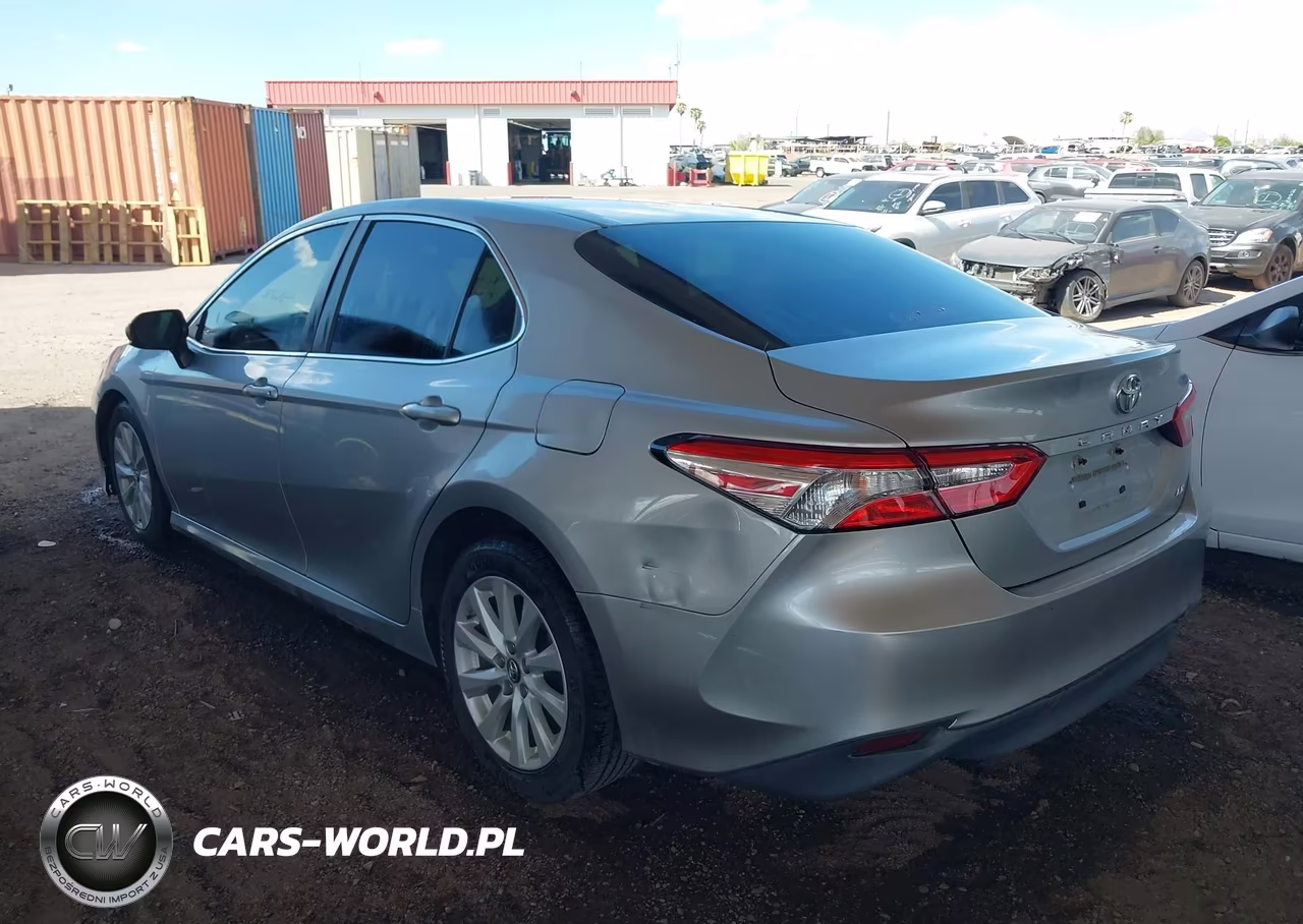 2018 Toyota Camry Le VIN:4T1B11HK3JU568315 - 3