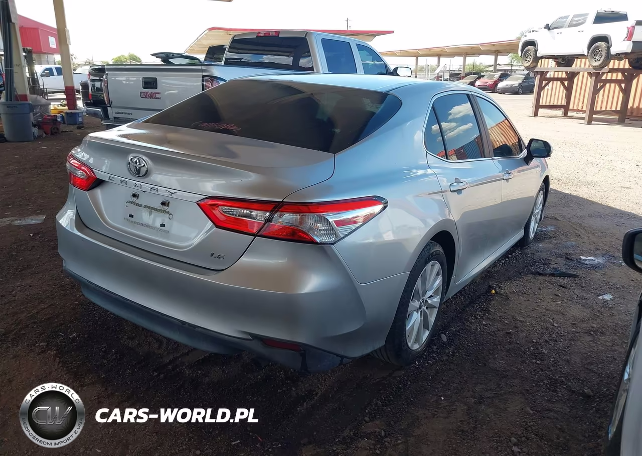 2018 Toyota Camry Le VIN:4T1B11HK3JU568315 - 4