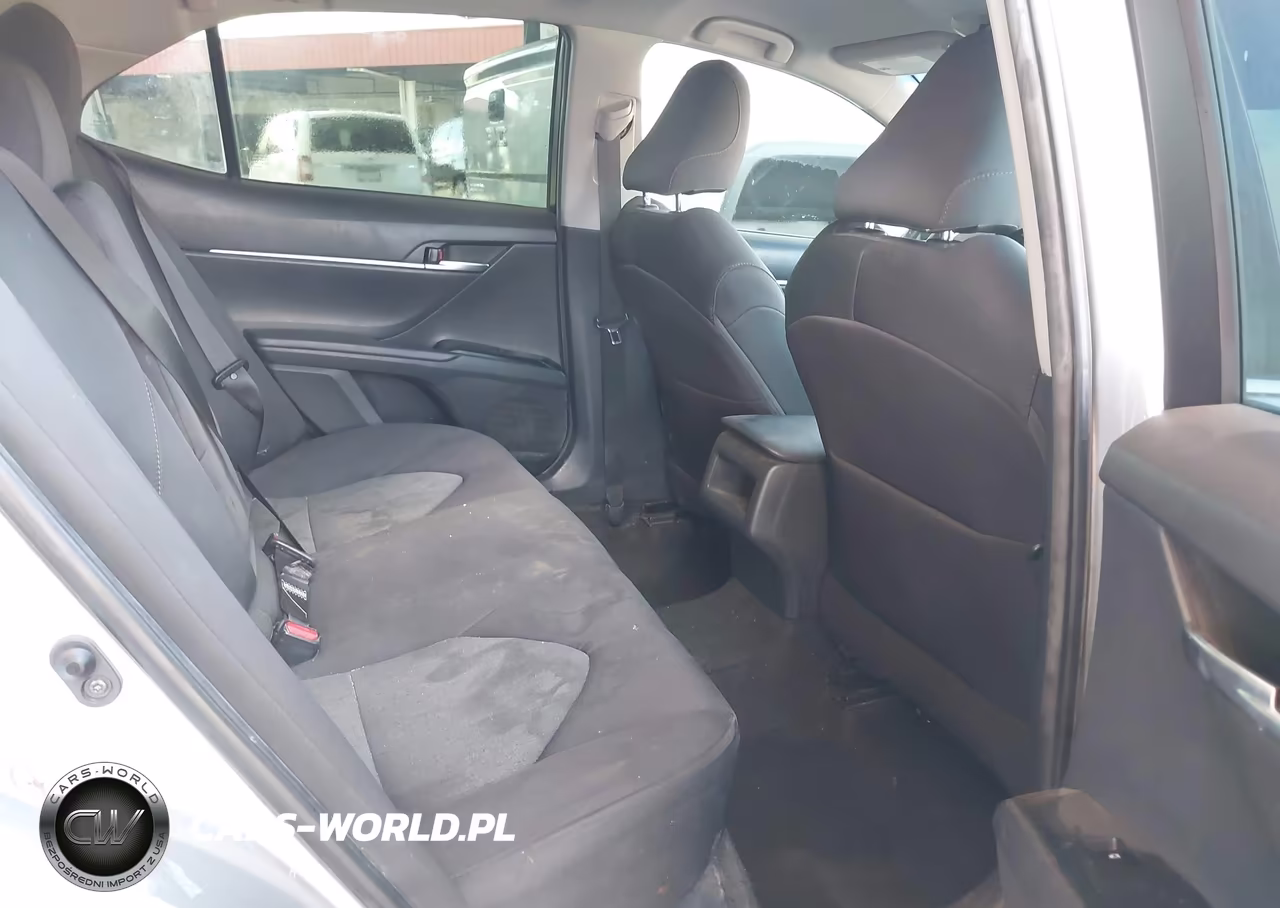 2018 Toyota Camry Le VIN:4T1B11HK3JU568315 - 8