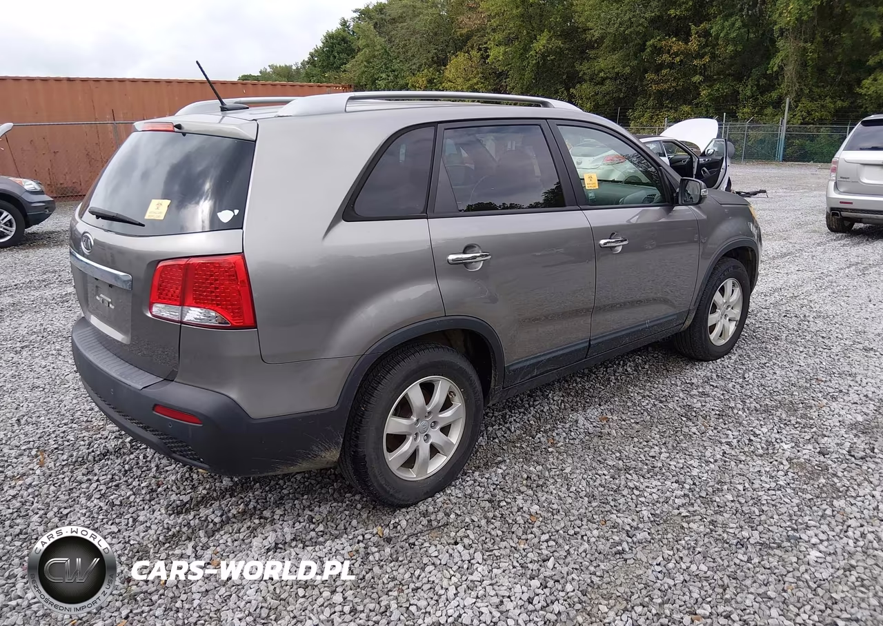 2013 Kia Sorento Lx VIN:5XYKT4A61DG355740 - 4