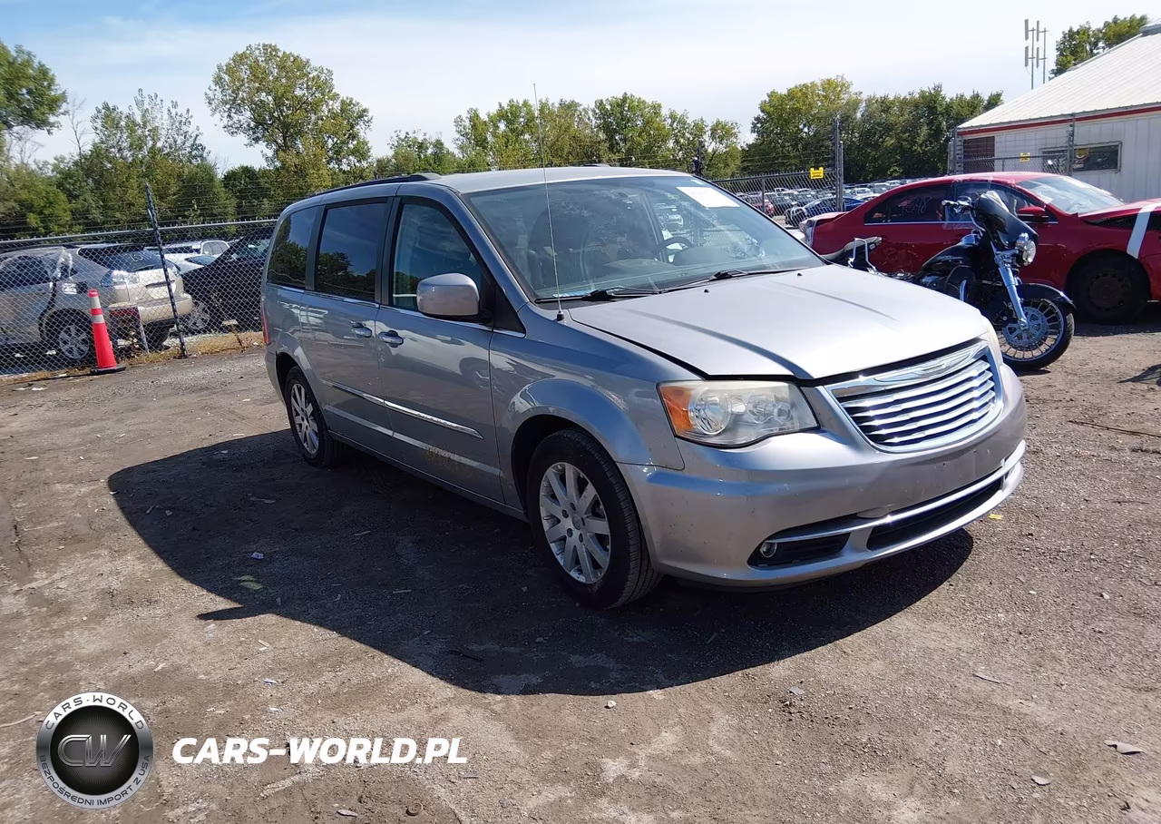 2013 Chrysler Town & Country Touring – zdjęcie 1 z 11
