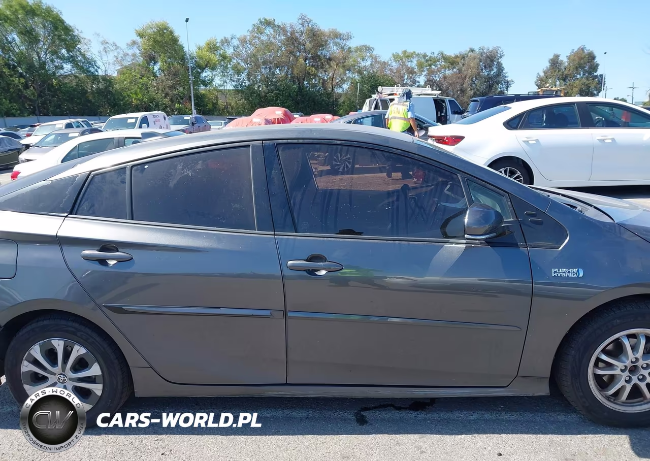2017 Toyota Prius Prime Premium VIN:JTDKARFPXH3040045 - 14