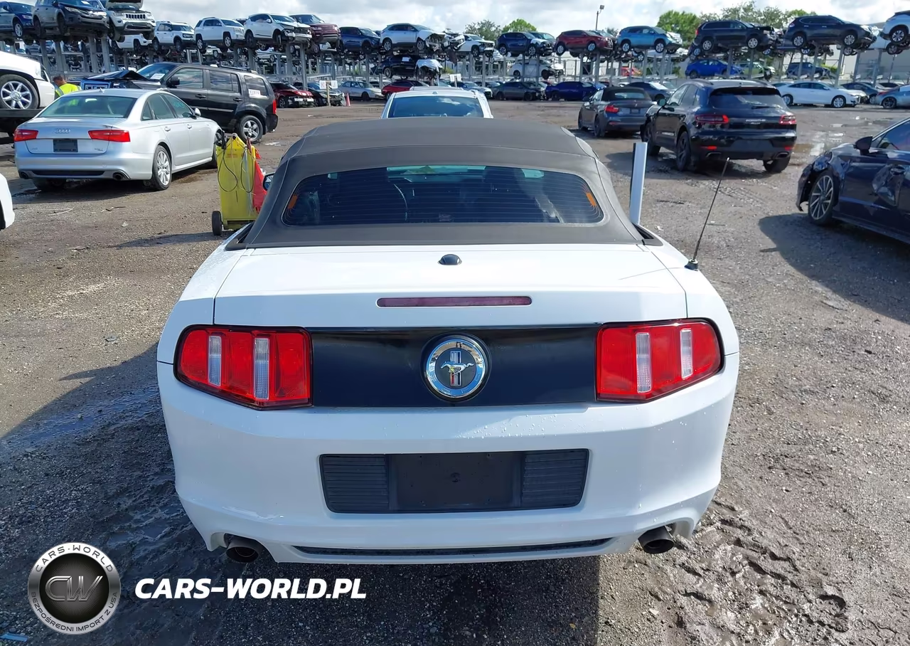 2014 Ford Mustang V6 Premium VIN:1ZVBP8EM7E5263415 - 16