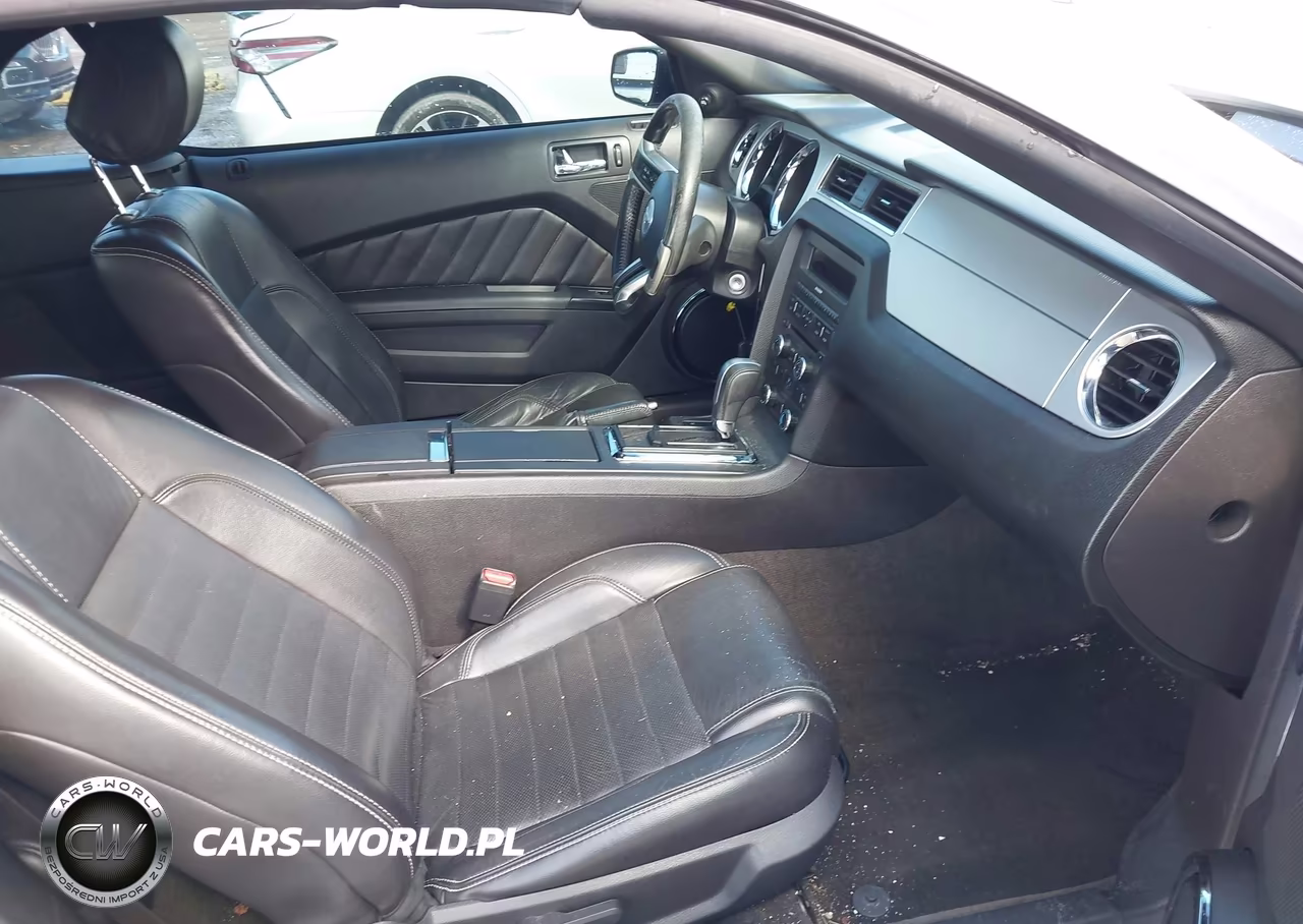 2014 Ford Mustang V6 Premium VIN:1ZVBP8EM7E5263415 - 5