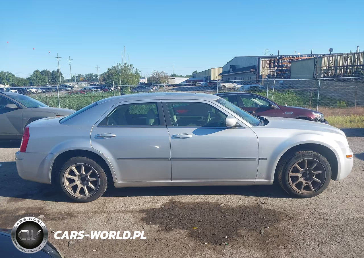 2008 Chrysler 300 Touring VIN:2C3LA53G28H319637 - 13