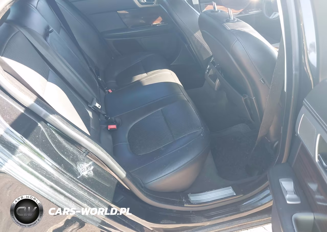 2011 Jaguar Xf Premium VIN:SAJWA0GB4BLR86263 - 8