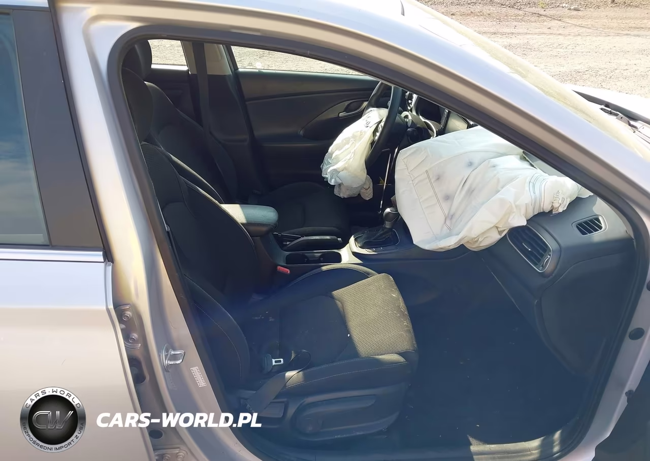 2018 Hyundai Elantra Gt VIN:KMHH35LE5JU019115 - 5