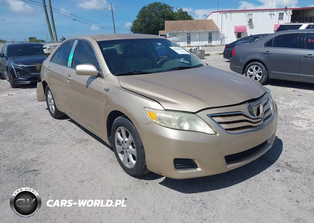 2011 Toyota Camry Le – zdjęcie 1 z 16