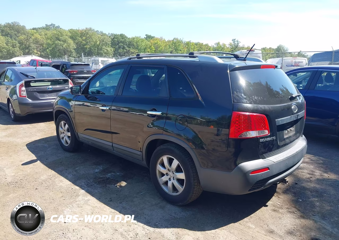 2013 Kia Sorento Lx VIN:5XYKT3A62DG328315 - 3