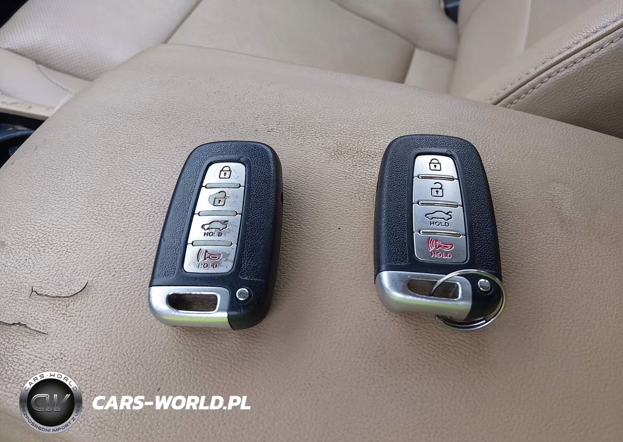 2012 Hyundai Genesis 3.8 VIN:KMHGC4DD1CU196226 - 11