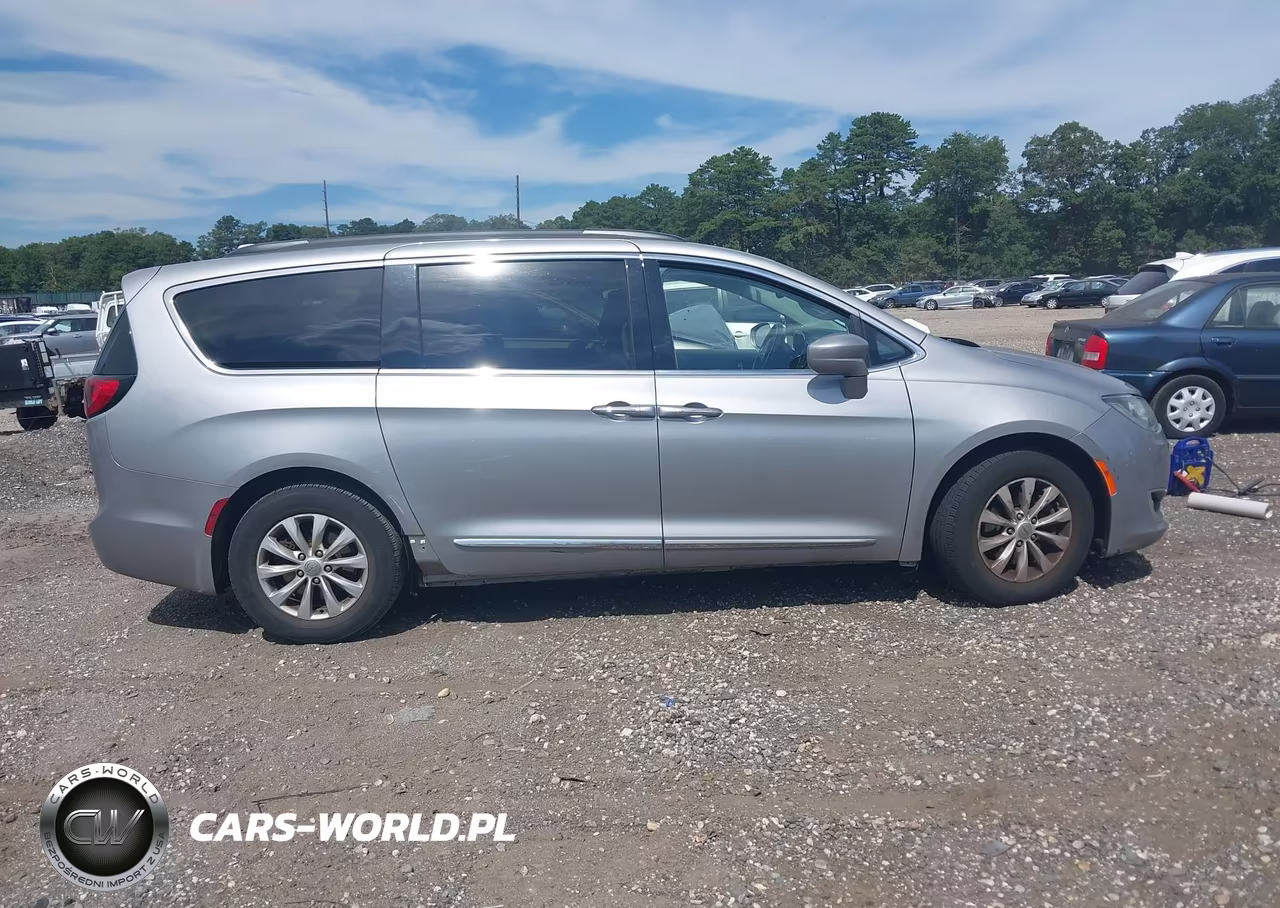 2017 Chrysler Pacifica Touring-L VIN:2C4RC1BG7HR795063 - 13
