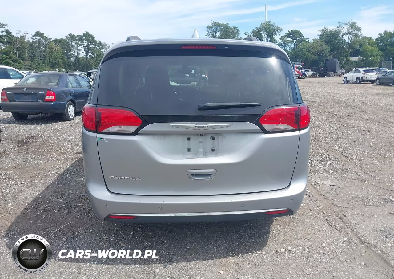 2017 Chrysler Pacifica Touring-L VIN:2C4RC1BG7HR795063 - 16