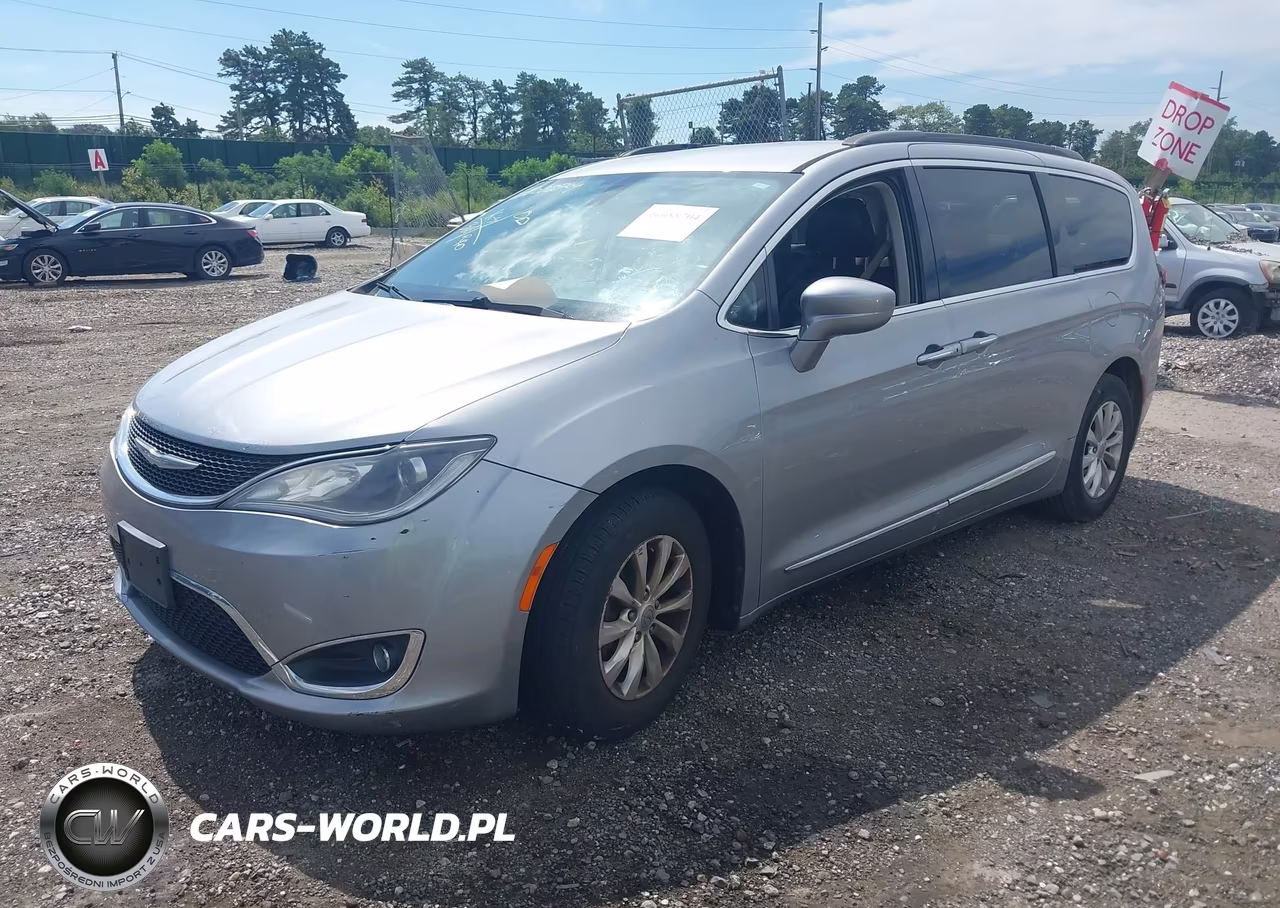 2017 Chrysler Pacifica Touring-L VIN:2C4RC1BG7HR795063 - 2