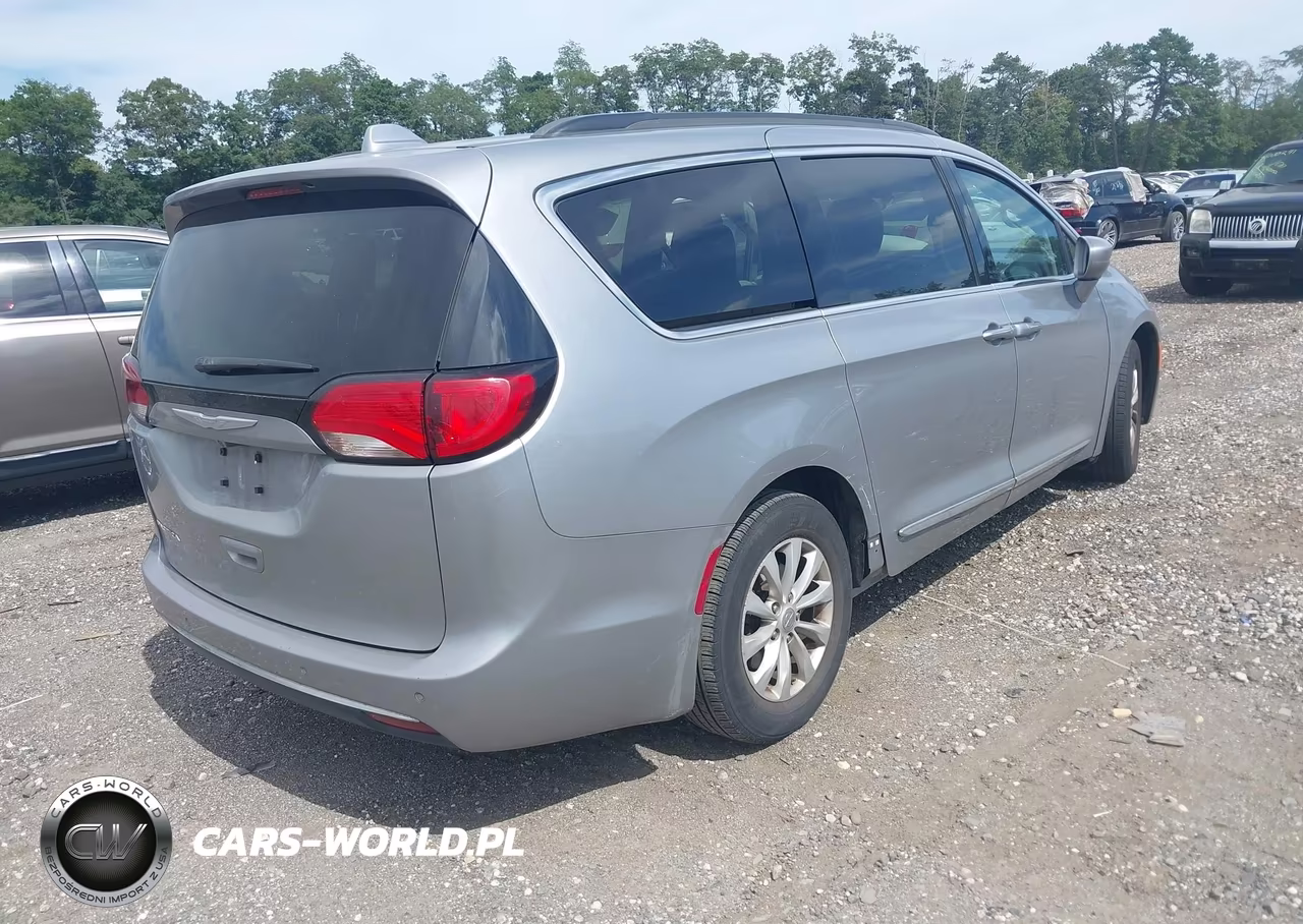 2017 Chrysler Pacifica Touring-L VIN:2C4RC1BG7HR795063 - 4